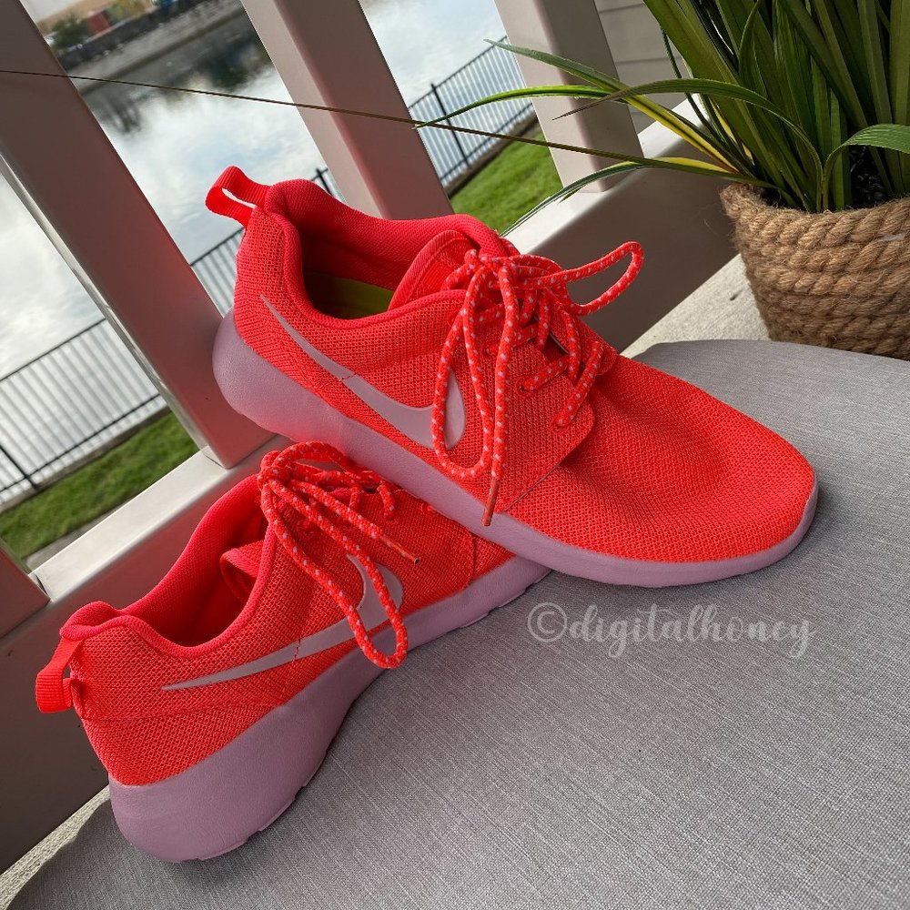 NIKE Roshe Neon Pink